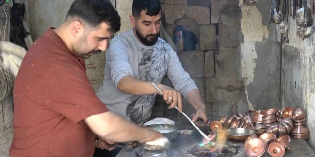 İkizler baba mesleğini aynı dükkanda sürdürüyor: Aylık kazançları 80 biner lira 3